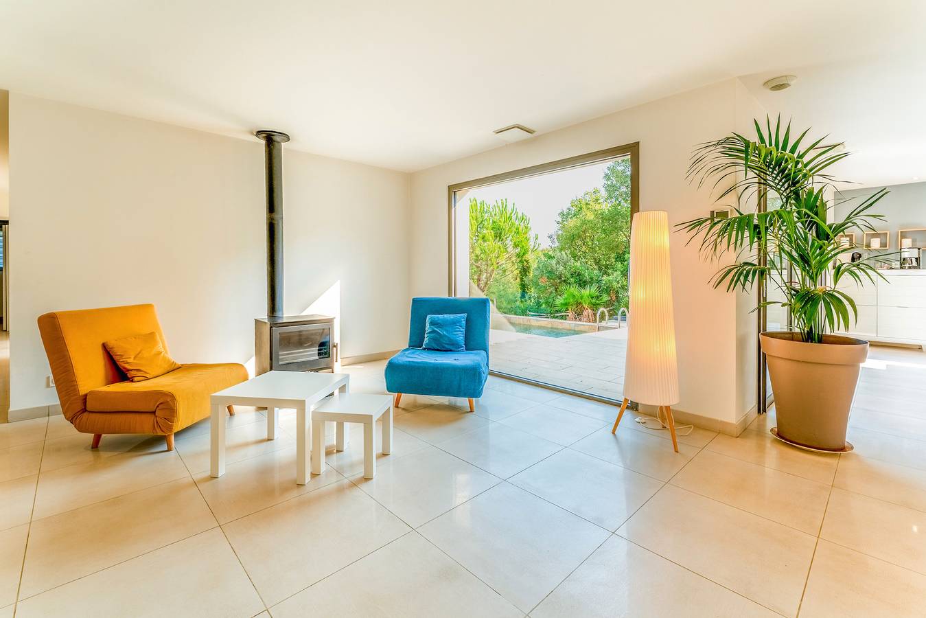 Apartamento entero, Villa 'Au Bord Du Gardon' con vistas a la montaña, Wi-Fi y aire acondicionado in Sainte-Anastasie, Region de Nimes