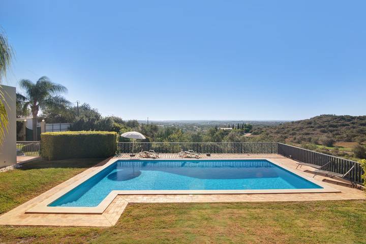 Holiday Home "Casa no Campo" with Sea View, Shared Pool and Wi-Fi in Loulé (São Clemente), Faro Distrikt