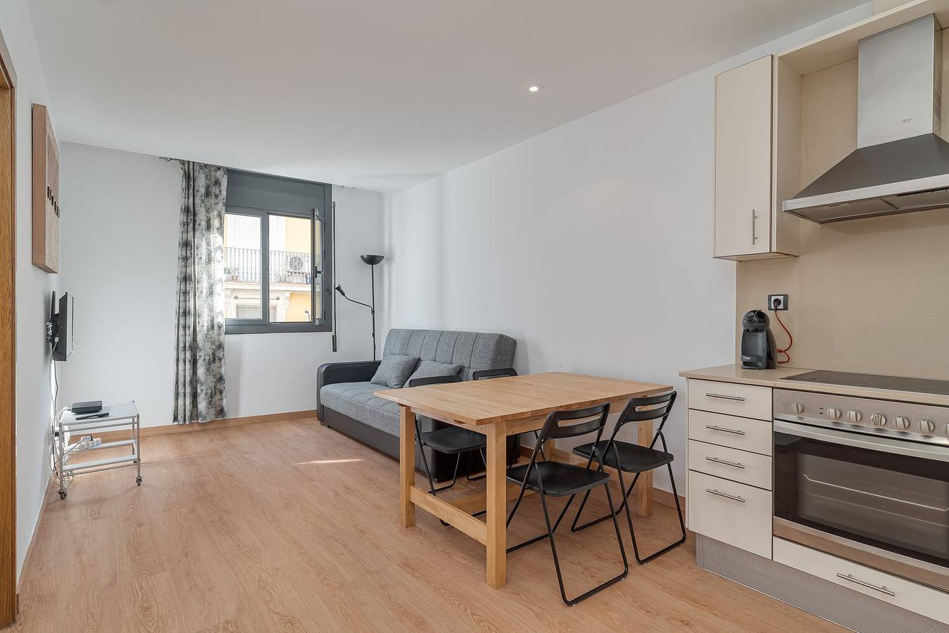 Entire apartment, Guestready - Bright home near Montjuïc in Barcelona Centre, Barcelona