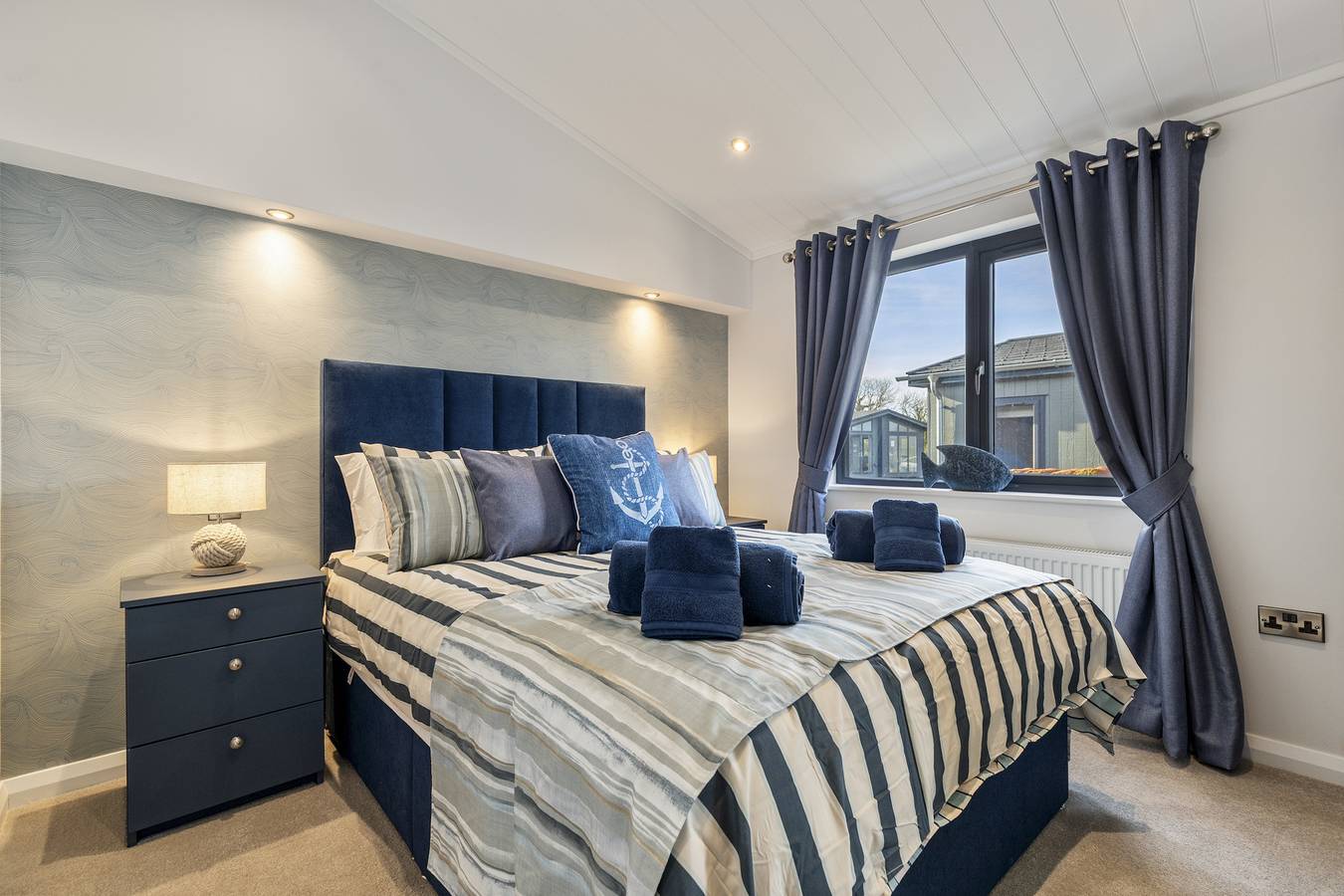 Bryn Hafod - Luxury Lodge, Hot Tub, Walk to Beach in Penally, Pembrokeshire