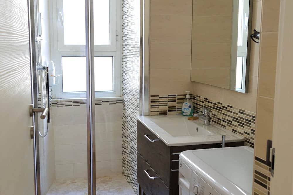 Apartamento entero, Precioso apartamento con terraza con vistas al mar en la zona peatonal de Ostia. in Ostia, Roma