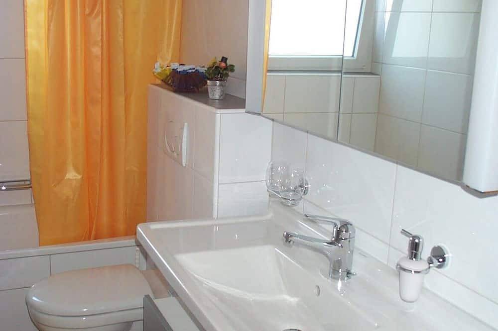 Ganze Wohnung, Familienfreundliche Wohnung nähe Spiez u. Interlaken, max. 4 Personen in Aeschi bei Spiez, Thunersee