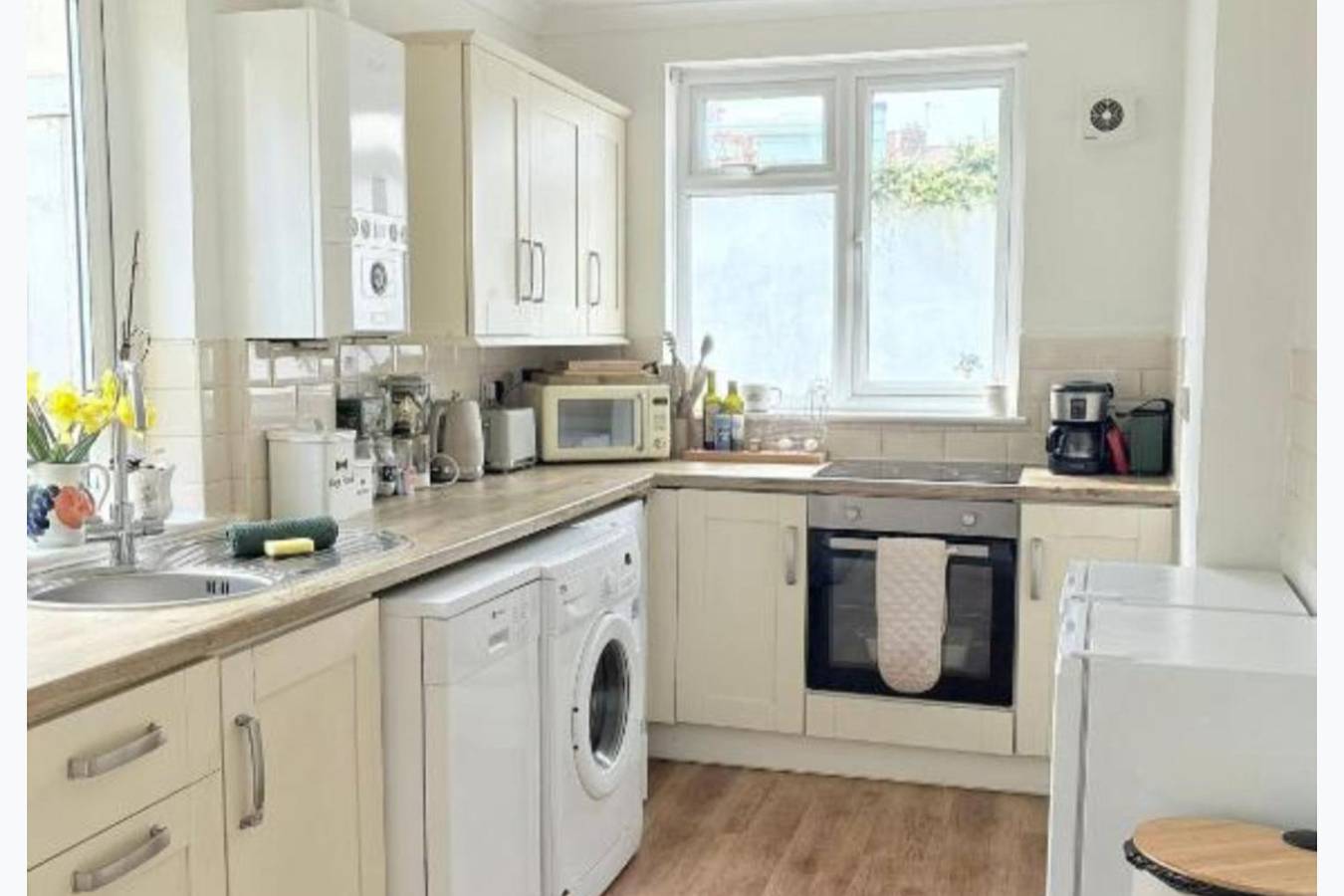 Walton Beach 1-Bed Cottage, Sleeps 2 with Parking in Frinton and Walton, Essex