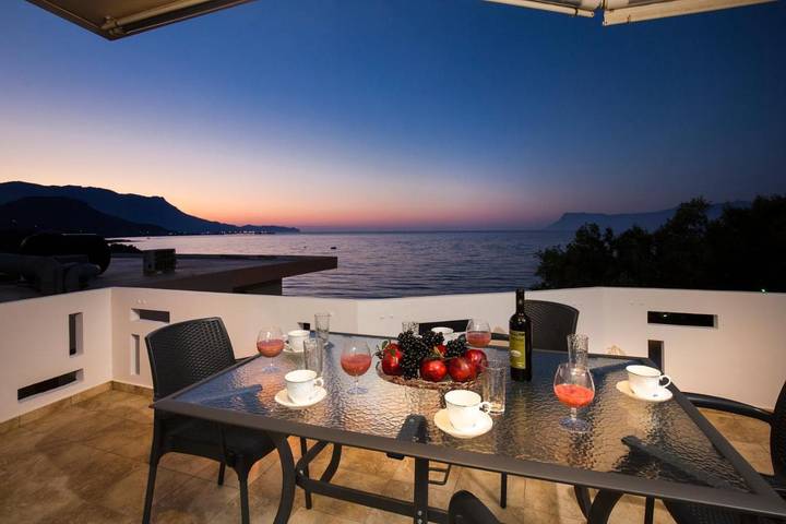 Ferienwohnung für 8 Personen, mit Balkon und Terrasse sowie Ausblick in Kissamos