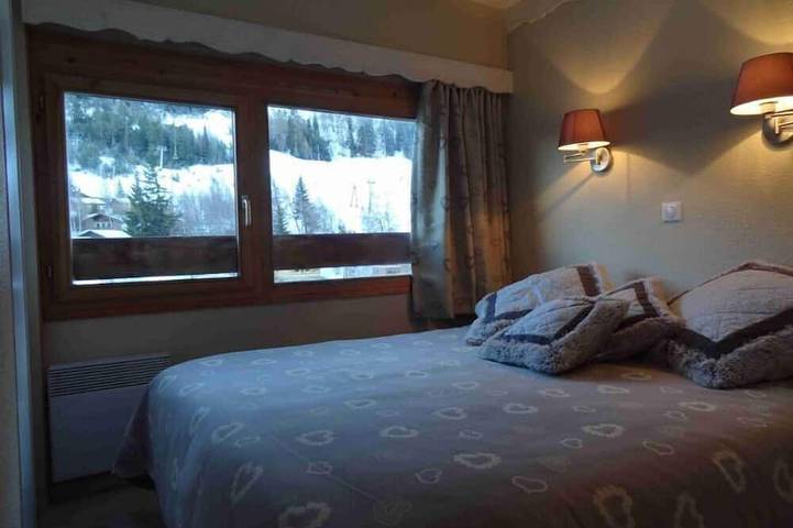 Chalet voor 6 personen, with zwembad and sauna as well as tuin in La Norma