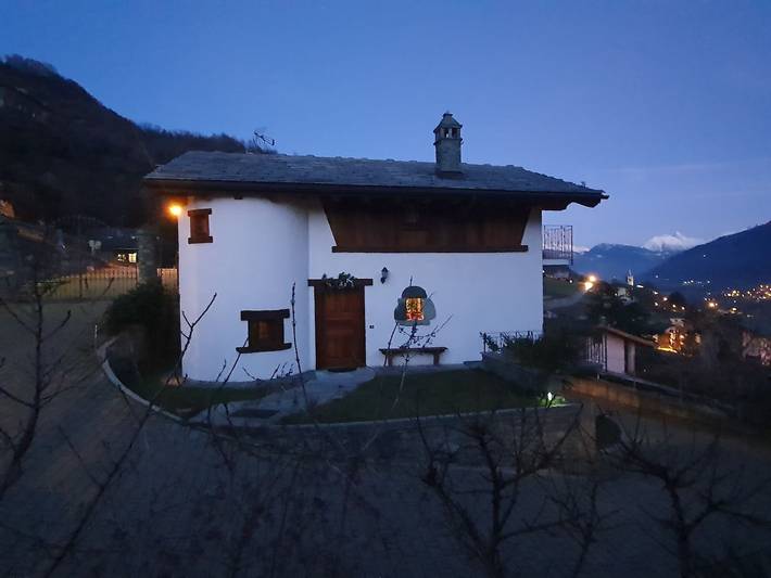 Castello per 11 persone, con idromassaggio e balcone nonché giardino in Valle d'Aosta