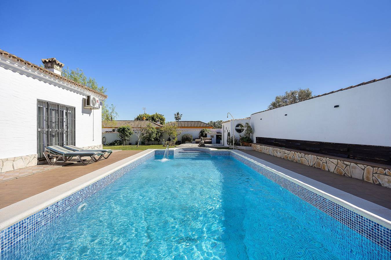 Villa „Armonia“ mit privatem Pool, Terrasse und Wlan in Chiclana de la Frontera, Costa de la Luz