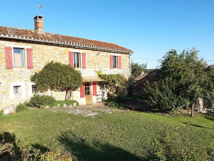 Location de vacances pour 7 personnes, avec terrasse ainsi que jardin et vue à Varen