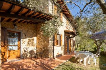 Location de vacances pour 6 personnes, avec jardin dans Corsanico Bargecchia