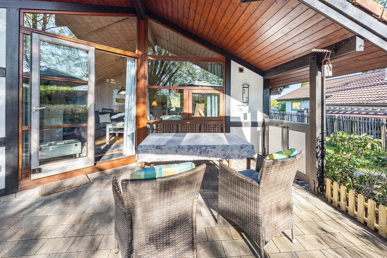 Holiday Home 'Möwe' with Private Terrace, Private Garden and Wi-Fi in Hollern-Twielenfleth, Old Land Stade