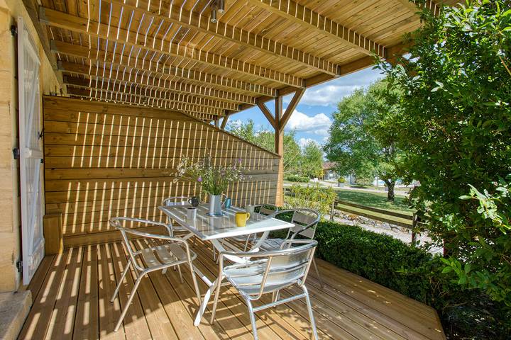 Gîte pour 5 personnes, avec sauna et jardin ainsi que terrasse et piscine - 1