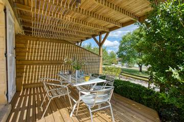 Gîte pour 5 personnes, avec sauna et jardin ainsi que piscine et terrasse à Orliaguet