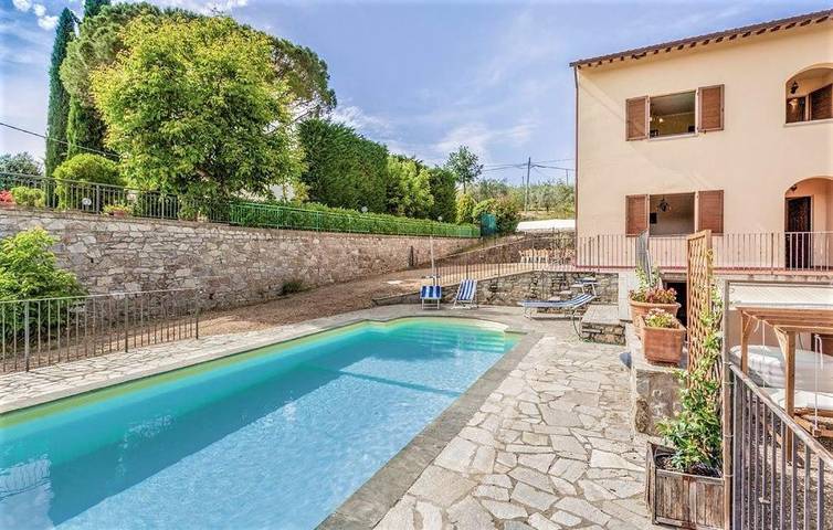 Agriturismo per 12 persone, con Balcone e Terrazza nonché Giardino e Piscina a Castiglion Fiorentino