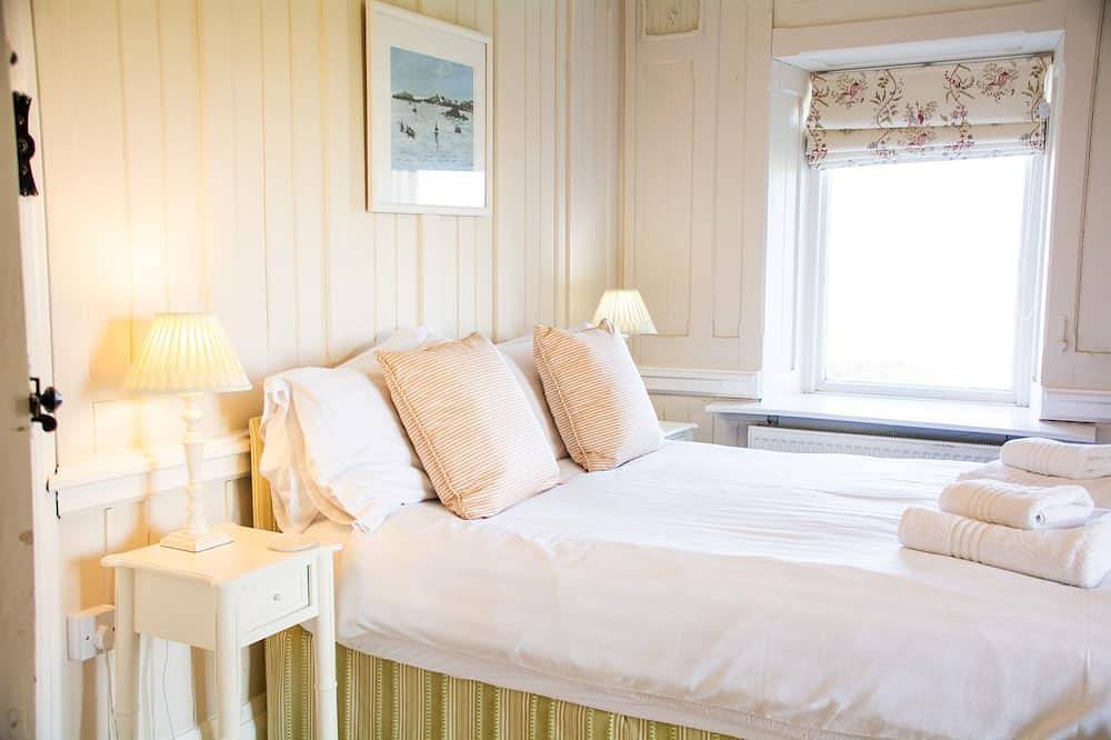 Plas - sleeps 10 guests  in 5 bedrooms in Rhoscolyn, Isle of Anglesey
