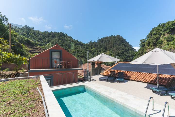 Avo Maria/2 House in Pináculo, São Vicente (Madeira)