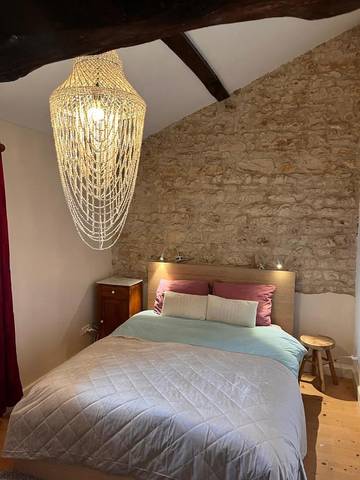 Chambre d’hôte pour 2 personnes, avec jardin ainsi que piscine et vue à Beaulieu-sur-Sonnette