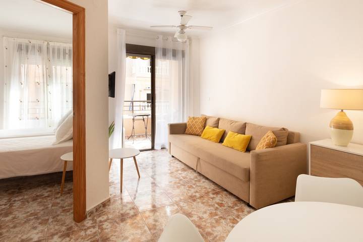 Ferienwohnung für 5 Personen, mit Balkon in Torrevieja