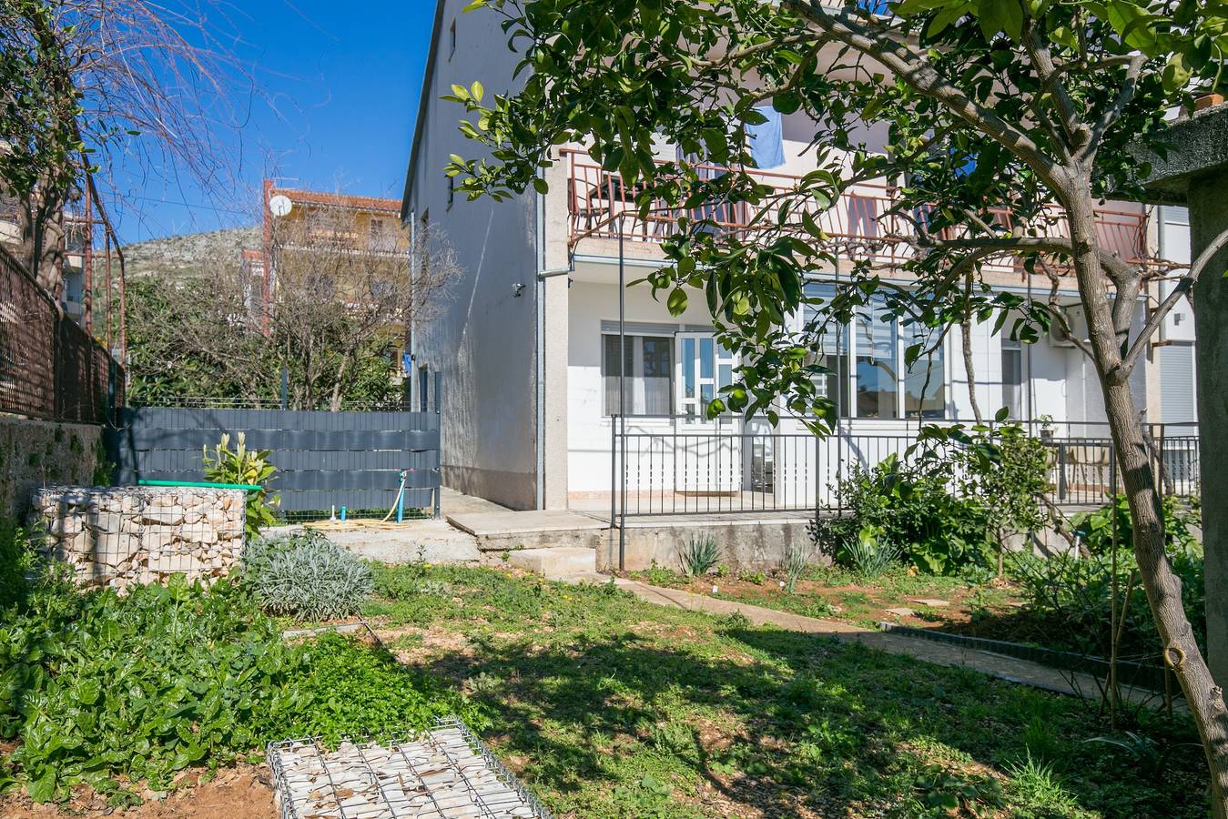Ganze Wohnung, 3-Zimmer-Ferienwohnung mit Terrasse Trogir A-23849-a in Trogir, Split-Dalmatien