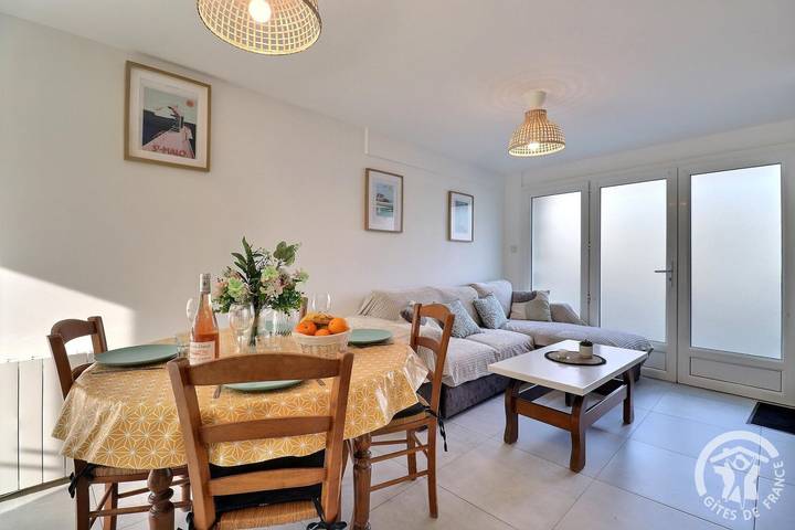 Gîte pour 4 personnes, avec jardin à Roz-sur-Couesnon - 2