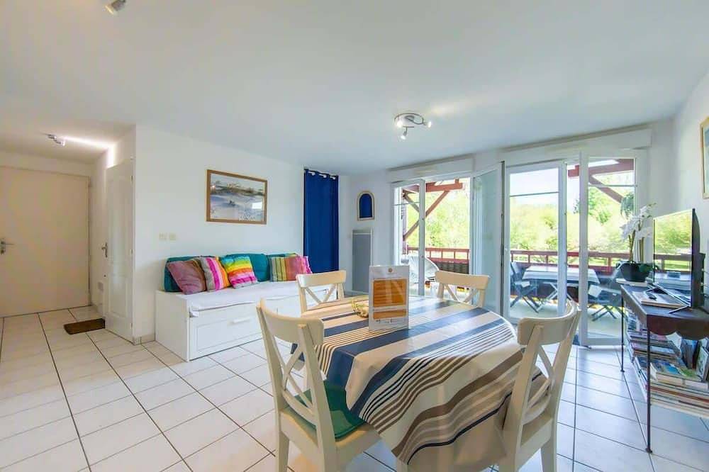 Entire apartment, Appartement Le Chenal in Arès for 4 persons in Arès, Arcachon region