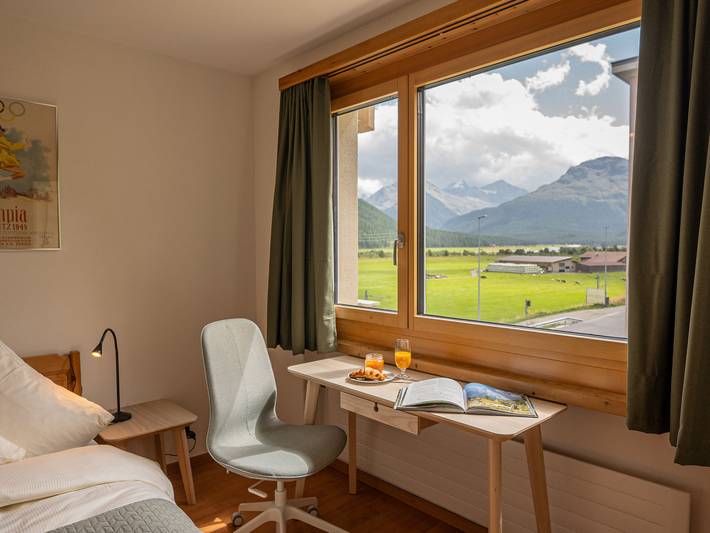 Ferienwohnung für 3 Personen, mit Balkon und Garten sowie Ausblick in Samedan - 2