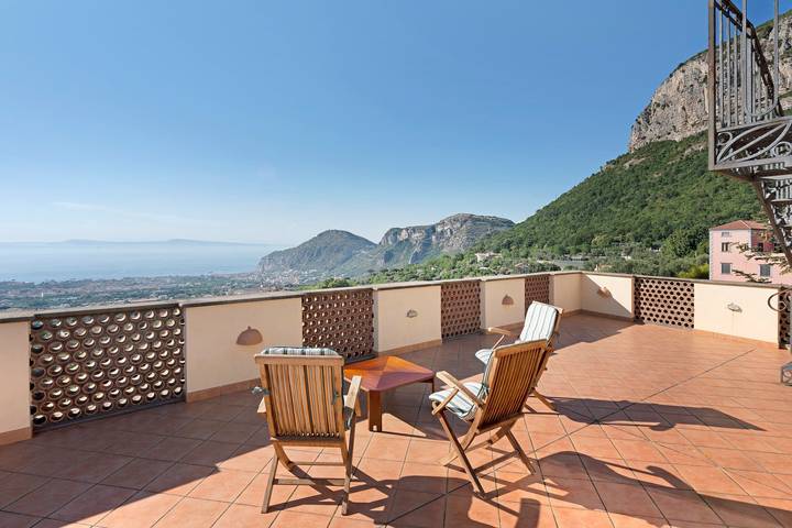 Casa vacanza per 10 persone, con Balcone e Giardino
