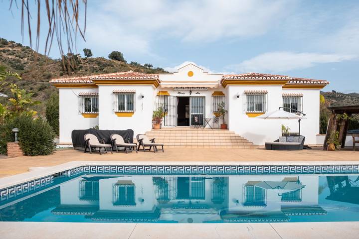 Casa rural para 8 personas, con jardín, Se admiten mascotas en Canillas de Aceituno - 4