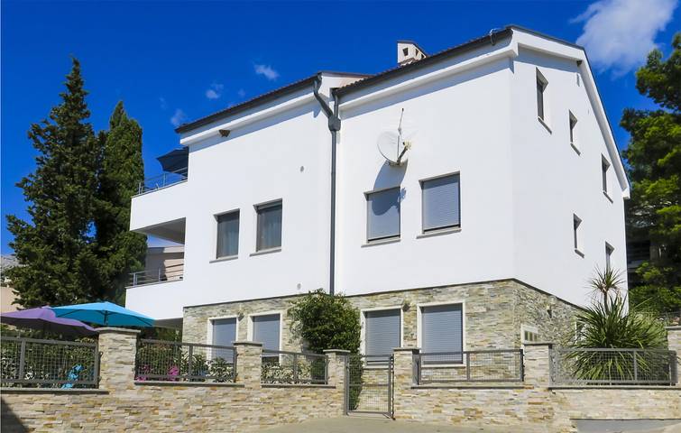 Ferienhaus für 16 Personen, mit Terrasse und Garten, mit Haustier in Starigrad Paklenica - 2