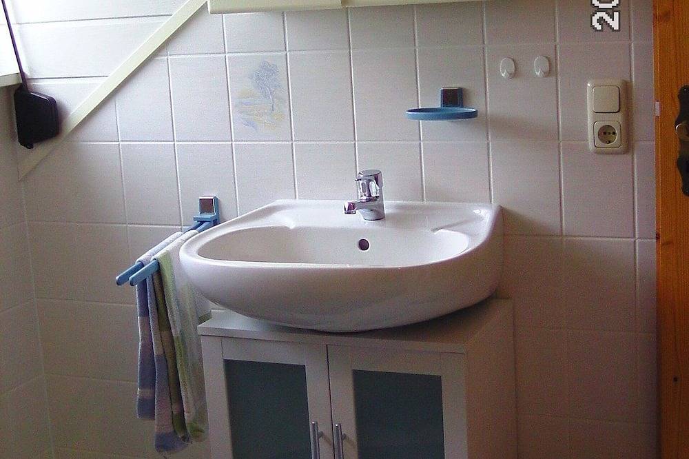 Ganze Wohnung, Gemütliche Ferienwohnungen mit Balkon  2-4 Personen Südlage familienfreundlich in Hilders, Rhön-Hessen