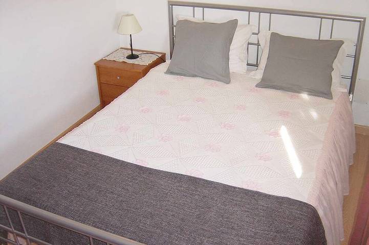 Maison avec 4 chambres ��� coucher, terrasse donnant sur la piscine. in District de Évora