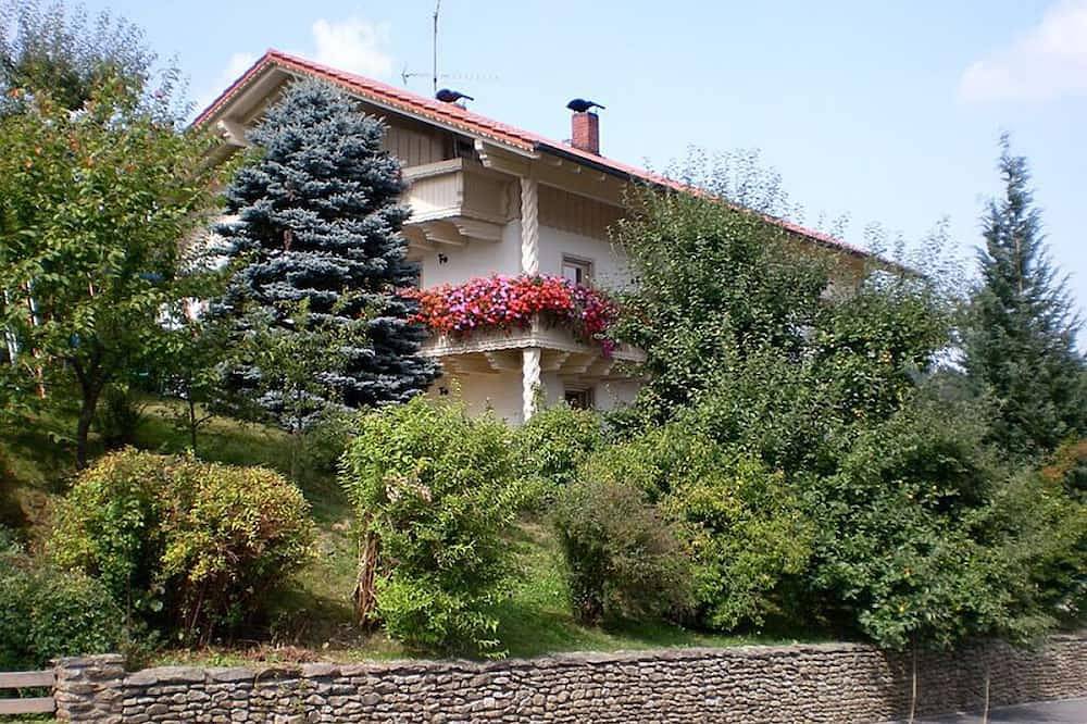 Apartment in Waldn für 7 mit Aussicht Von Belvilla in Prackenbach, Ostbayern