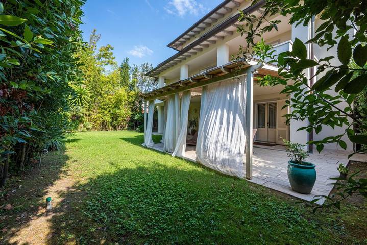 Villa für 7 Personen mit Garten in Forte dei Marmi, Italienische Riviera