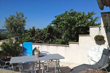 Gîte pour 8 personnes, avec terrasse à Villedubert