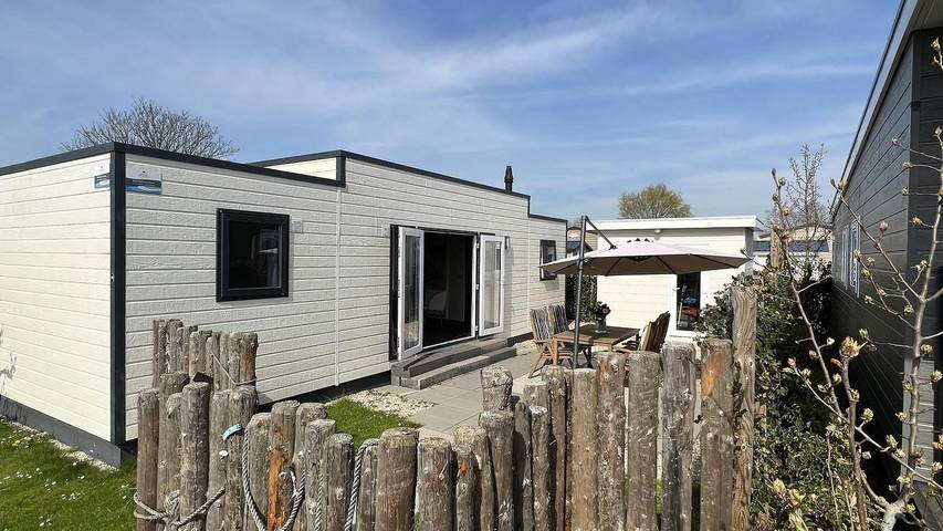 Chalet voor 4 personen, met balkon/terras en terras in Oostkapelle