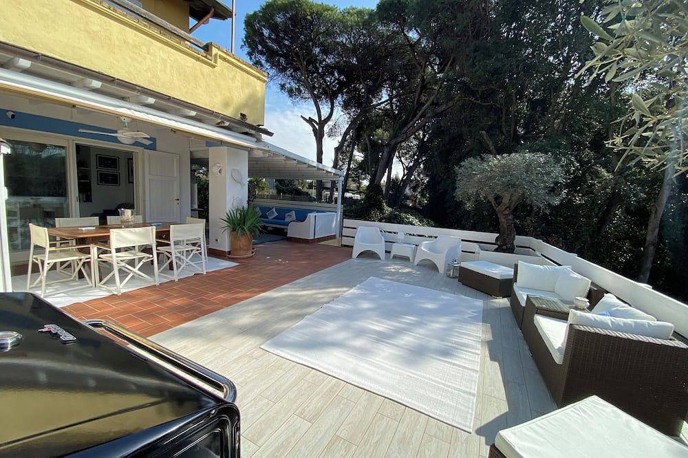 Sabaudia Centro, Kleine Villa mitten im Grünen am See in Sabaudia, Pontinische Ebene