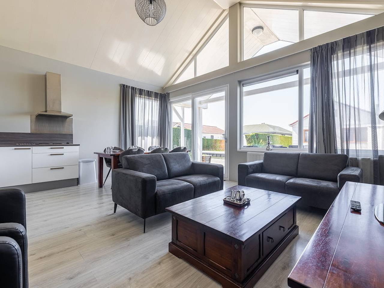 Holiday home for 6 with waterside terrace in Wervershoof on the Ijsselmeer. in Lake Ijssel