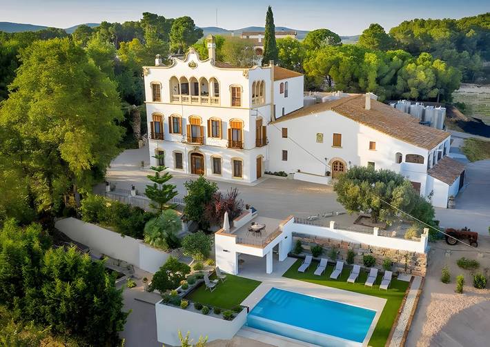 Alojamiento y desayuno para 2 personas, con balcón y jardín en Cataluña