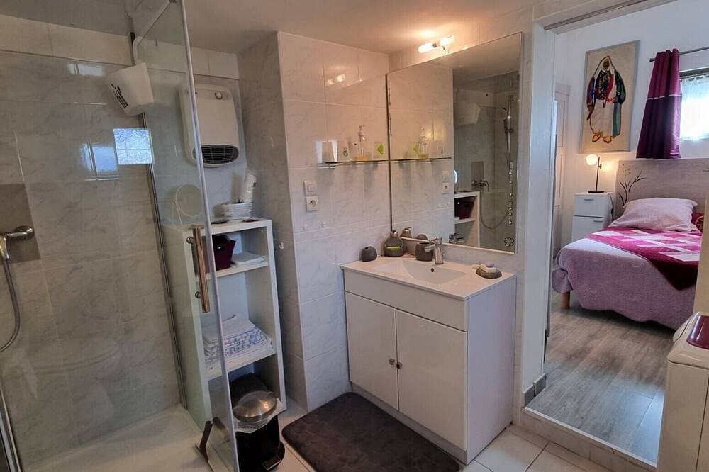 Entire apartment, “Logis Du Chevalet” Apartment with Private Terrace, Wi-Fi, and Air Conditioning in Pomérols, Côte d'Améthyste