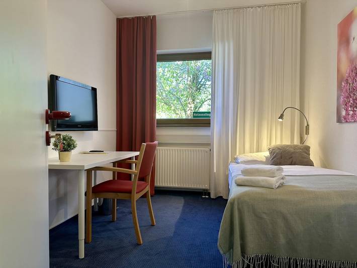 Ferienwohnung, mit Terrasse und Garten sowie Ausblick in Hilders - 4
