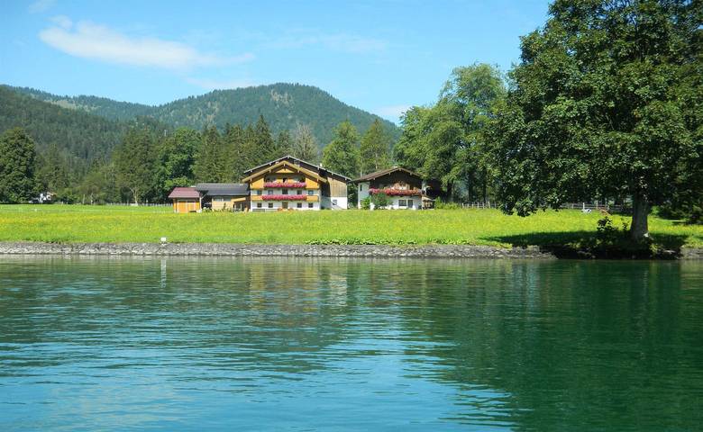 Hütte für 4 Personen, mit Balkon und Garten sowie Seeblick am Achensee