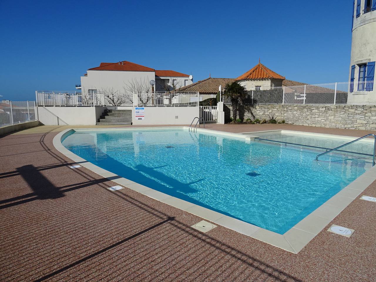 Apartamento entero, Apartamento acogedor con piscina y aparcamiento cerca del mar in Les Sables-d'Olonne, Vandea
