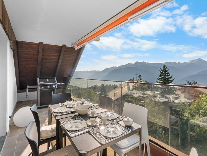 Location de vacances pour 6 personnes, avec Balcon ainsi que Terrasse et Vue à Crans-Montana