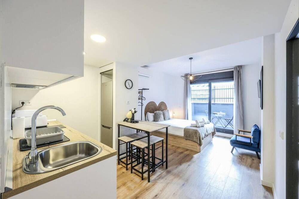 Apartamento entero, Elegant Studio with Private Terrace by Rentitup in San Sebastián de los Reyes, Provincia de Madrid