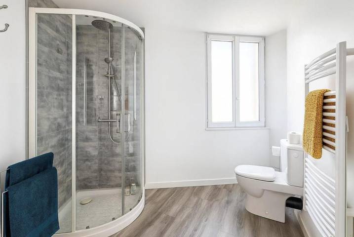 Gîte pour 6 personnes, avec vue, animaux acceptés à Chânes - 4