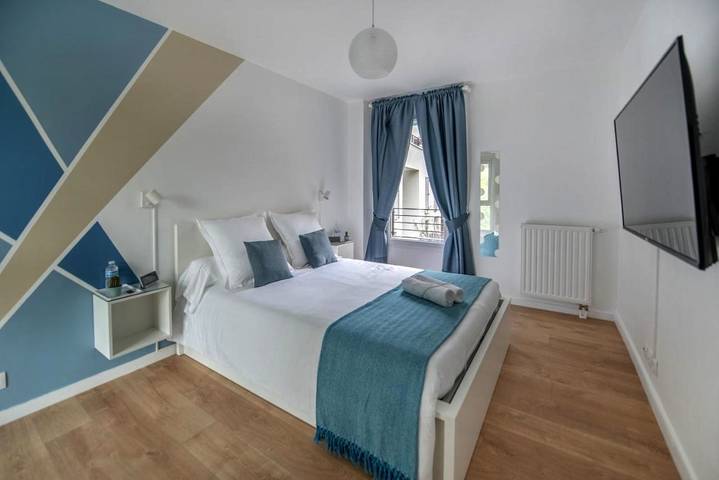 Gîte pour 10 personnes, avec Balcon et Terrasse ainsi que Jardin et Vue