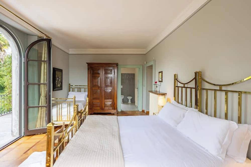 Villino San Remigio - 9 Bedrooms 18 Pax in Verbania, Comune di Verbania