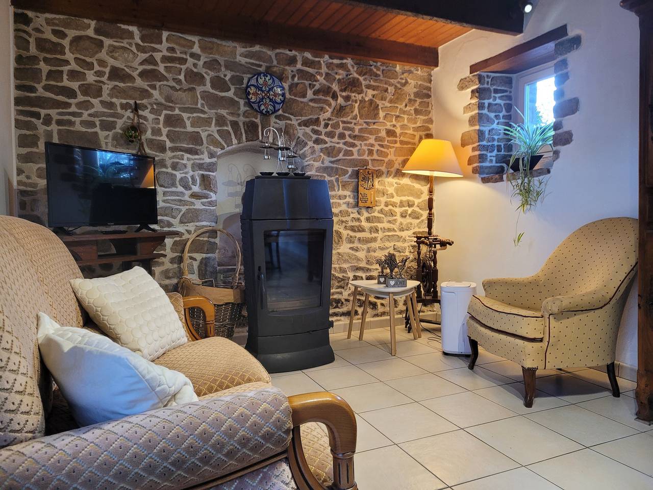 Gîte de charme  jardin  Pléhédel 6 km de la mer in Pléhédel, Côte de Goëlo