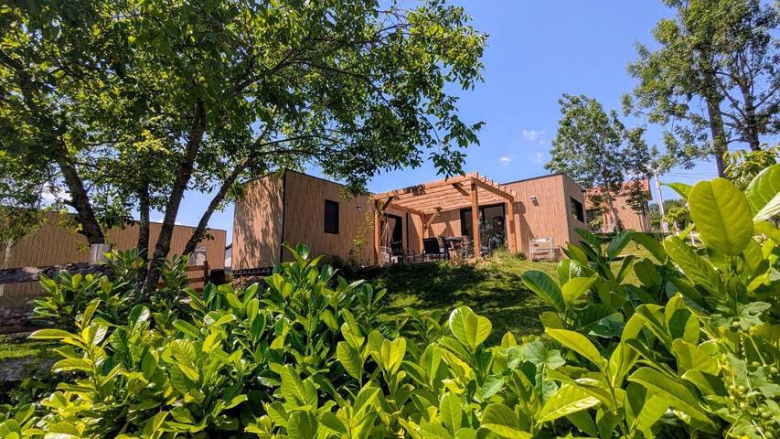 Location de vacances pour 4 personnes, avec Terrasse ainsi que Jardin et Vue à Arsène d'Arsonval