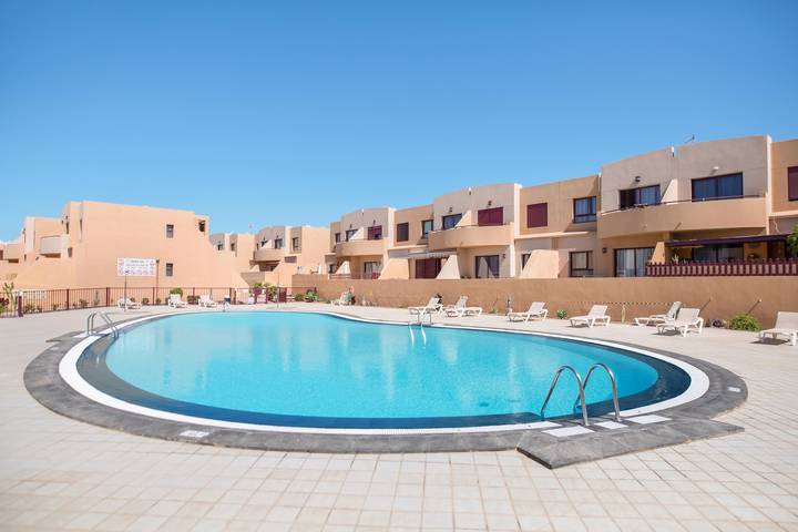 Apartamento entero, Apartamento vacacional "Bahía Sol Deluxe" con piscina, Wi-Fi, terraza in Caleta de Fuste, Antigua