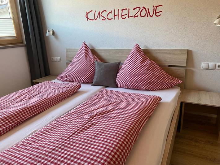 Geheel appartement, Appartement 'Mario' met uitzicht op de bergen, privéterras en Wi-Fi in Tux Alps, Hippach